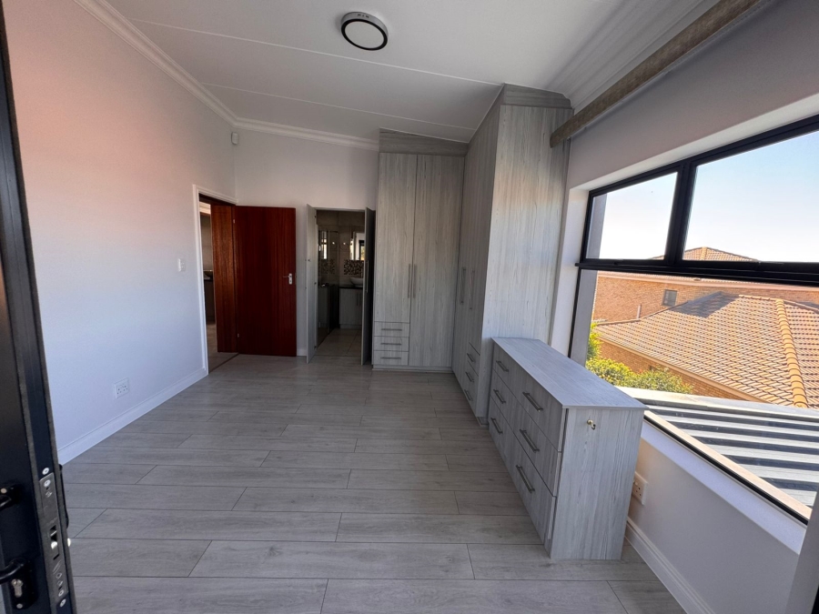 4 Bedroom Property for Sale in Hartenbos Heuwels Western Cape